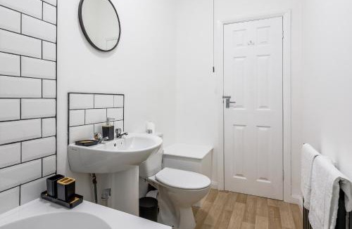 Wallsend House | 2 BR Home Perfect for Short and Long Term Stay