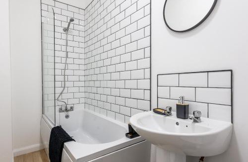 Wallsend House | 2 BR Home Perfect for Short and Long Term Stay