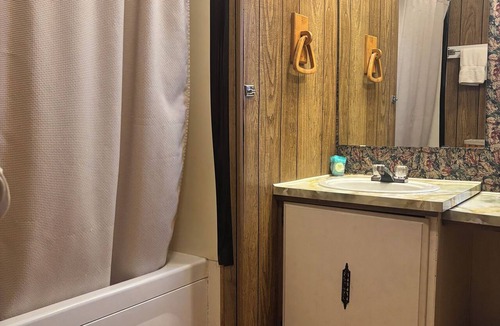 Baudette House | 2 BR mobile home with AC that includes dock slip on the Rainy River. Sleeps 8
