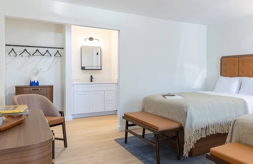 Talbot's Corner Hotel | 2 Deluxe Rooms in East Nashville near Ryman Auditorium | Pool Access