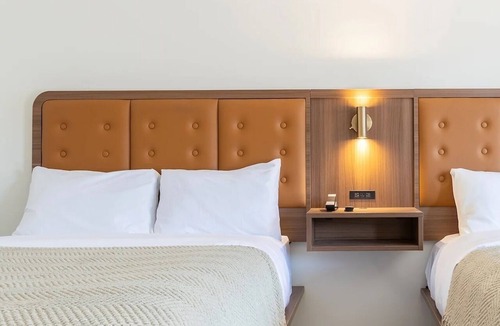 Talbot's Corner Hotel | 2 Deluxe Rooms in East Nashville near Ryman Auditorium | Pool Access