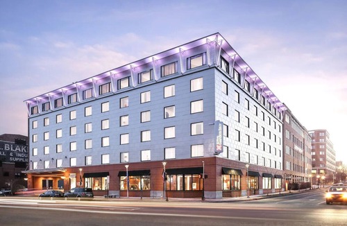Old Port House | 2 Downtown Portland Hotel Units w/Pool | Breakfast | 24h Gym & Pet-Friendly