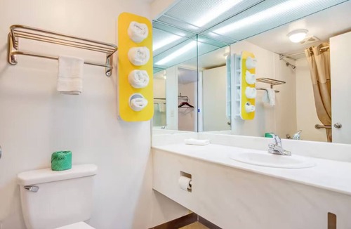 Muskegon Heights Hotel | 2 Inviting and Pet-Friendly Rooms Close to Muskegon’s Exciting Parks