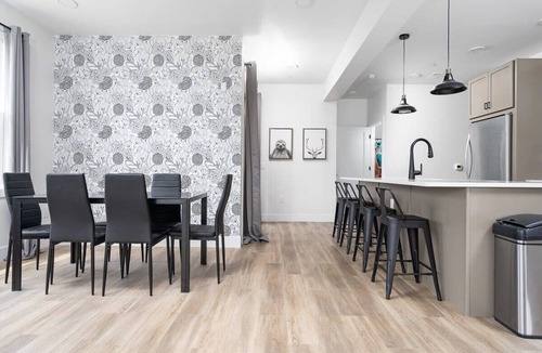 Traverse City Condo | 2 King BR I Front Street + Walk DT
