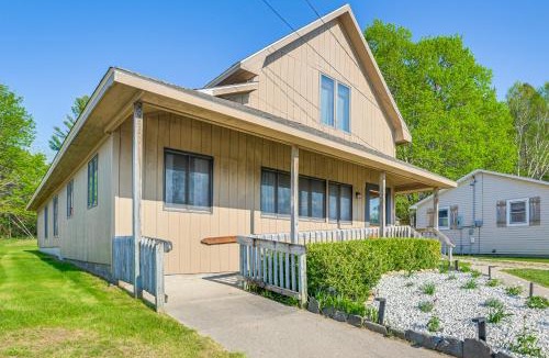 Cedar House | 2 Living Areas! Cedar Home 11 Mi to Mt Holiday Ski