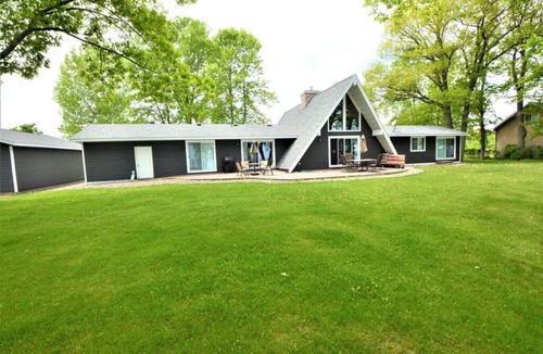 Garrison House | 2 Masters 2 Docks, Game Room, Incredible Yard