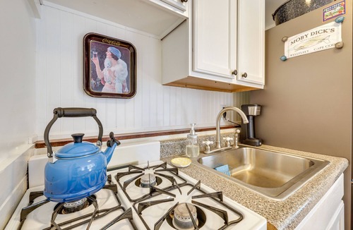 Wellfleet Cottage | 2 Mi to Beaches: Cozy Peaceful Escape w/Deck