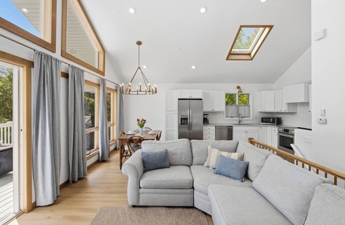 Kenyon House | 2 Mi to Charlestown Beach! South County Home