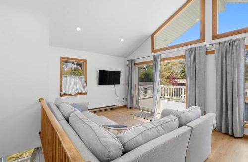 Kenyon House | 2 Mi to Charlestown Beach! South County Home