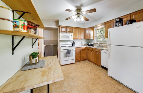 Naperville House | 2 Mi to I-88 & Hospital! Extended Naperville Stay