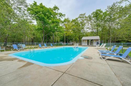 Standish House | 2 Mi to Marina & Beach: Frye Island Retreat!
