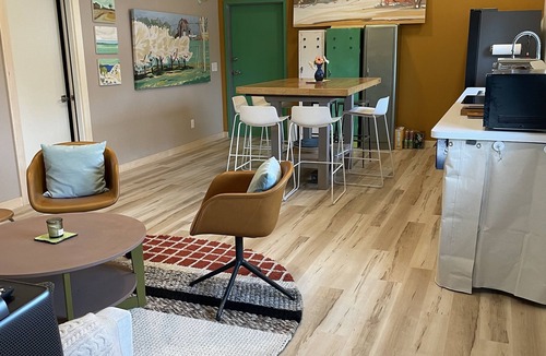 Williamsburg House | 2 Miles to Flintfields Horse Park