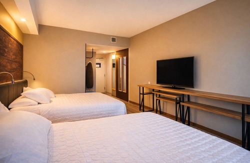 South Portland Hotel | 2 QUEEN BEDS. HDTV 2 QUEEN BEDS. HDTV