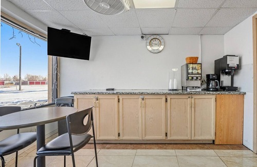 Devils Lake Apartment | 2 Queen Beds|Non-Smoking