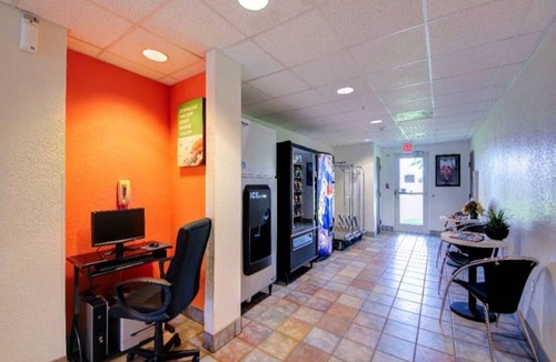 El Reno Apartment | 2 Queen Beds | Smoking