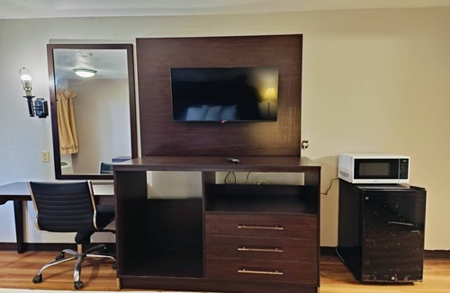 Wichita Falls Apartment | 2 Queen Beds Accessible Non-Smoking