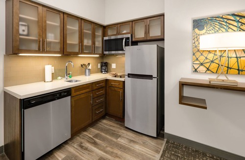 Downtown Oklahoma City Apartment | 2-Queen Studio w/Kitchen | Hot Breakfast + Pool