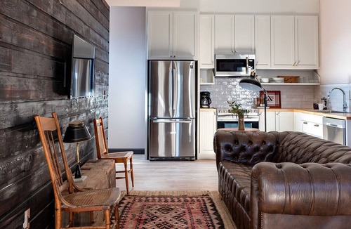 Nashville Apartment | 2-South: Cozy 2BR in Downtown Nashville, IN w/Rooftop Patio