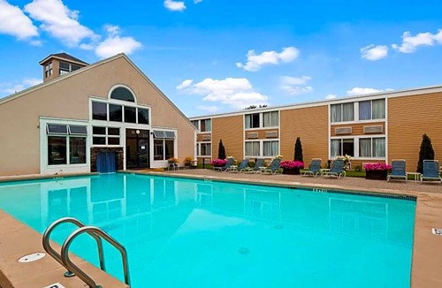 South Portland Hotel | 2-Star Hotel ∙ Best Western Merry Manor Inn