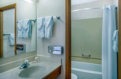 Marquette Hotel | 2-Star Hotel ∙ Days Inn by Wyndham Marquette