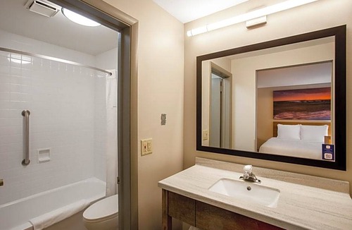 Marquette Hotel | 2-Star Hotel ∙ Days Inn by Wyndham Marquette