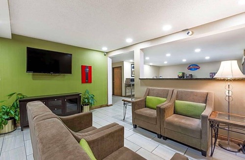 Hillview Hotel | 2-Star Hotel ∙ Baymont by Wyndham Louisville South I 65