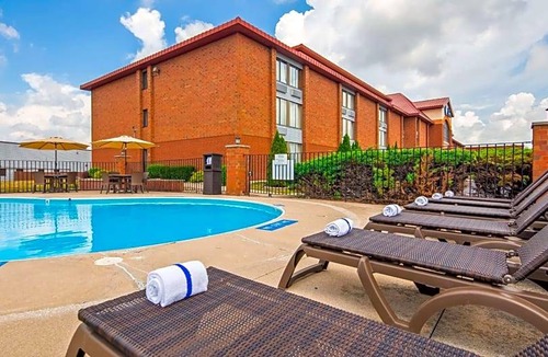 Saint Marys  Allen County Hotel | 2-Star Hotel ∙ Best Western Luxbury Inn Fort Wayne