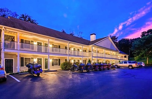 Plymouth Hotel | 2-Star Hotel ∙ Best Western Plus Cold Spring