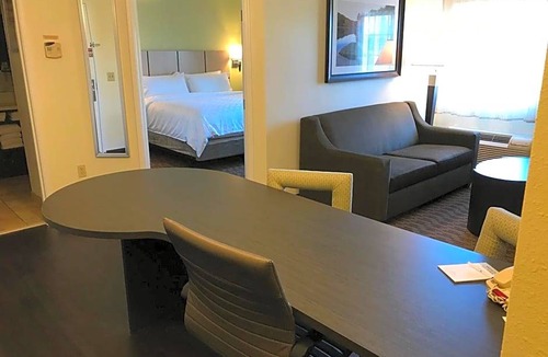 Fort Wayne Hotel | 2-Star Hotel ∙ Candlewood Suites Fort Wayne - NW, an IHG Hotel