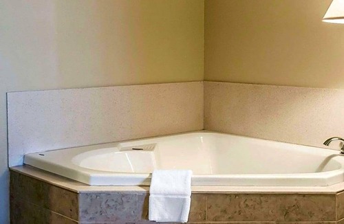 Forest Park Hotel | 2-Star Hotel ∙ Comfort Suites Cincinnati North