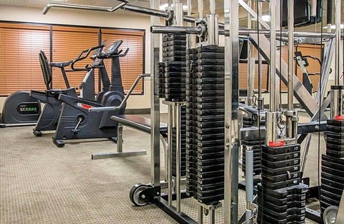 Livonia Hotel | 2-Star Hotel ∙ Comfort Inn of Livonia