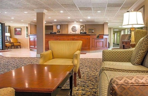 Livonia Hotel | 2-Star Hotel ∙ Comfort Inn of Livonia