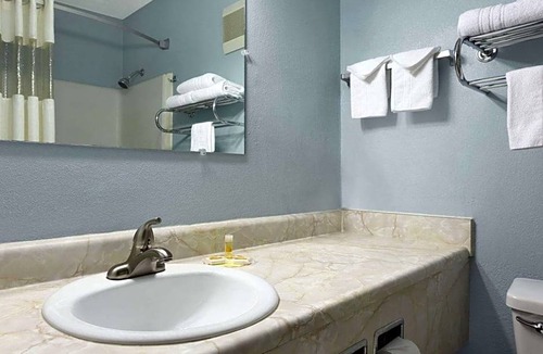 Franklin Hotel | 2-Star Hotel ∙ Days Inn by Wyndham Middletown