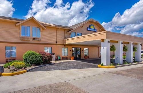 Jasper Hotel | 2-Star Hotel ∙ Days Inn by Wyndham Jasper