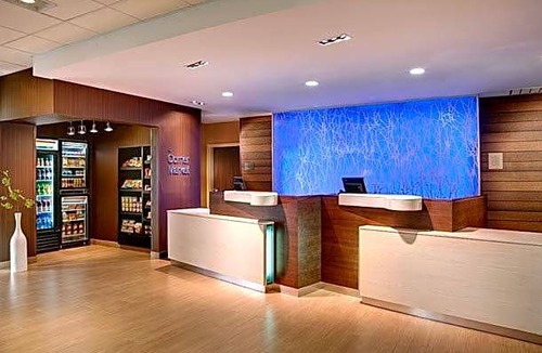 Troy Hotel | 2-Star Hotel ∙ Fairfield Inn & Suites by Marriott Detroit Troy