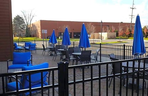 Troy Hotel | 2-Star Hotel ∙ Fairfield Inn & Suites by Marriott Detroit Troy