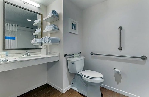 Green Bay Hotel | 2-Star Hotel ∙ Hampton Inn Green Bay Downtown