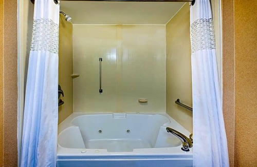 Marietta Hotel | 2-Star Hotel ∙ Hampton Inn Marietta