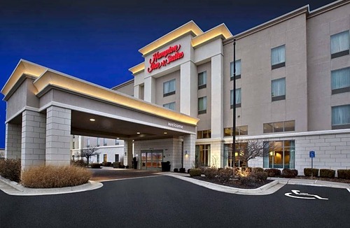 Greenwich Hotel | 2-Star Hotel ∙ Hampton Inn & Suites Wichita-Northeast