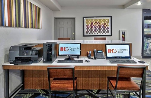 Santa Rosa Hotel | 2-Star Hotel ∙ Holiday Inn Express Santa Rosa, an IHG Hotel