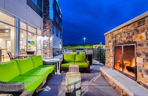 Rice Lake Hotel | 2-Star Hotel ∙ Holiday Inn Express & Suites - Rice Lake, an IHG Hotel