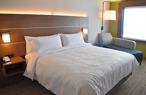 Randolph Hotel | 2-Star Hotel ∙ Holiday Inn Express & Suites - Boston South - Randolph, an IHG Hotel