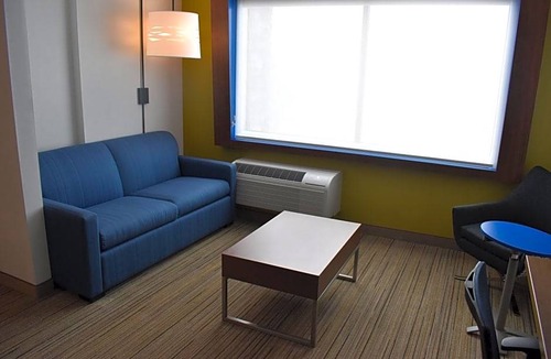 Randolph Hotel | 2-Star Hotel ∙ Holiday Inn Express & Suites - Boston South - Randolph, an IHG Hotel