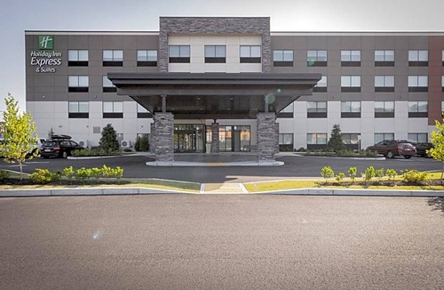 Randolph Hotel | 2-Star Hotel ∙ Holiday Inn Express & Suites - Boston South - Randolph, an IHG Hotel