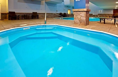 Bedford Hotel | 2-Star Hotel ∙ Holiday Inn Express Hotel & Suites Bedford, an IHG Hotel