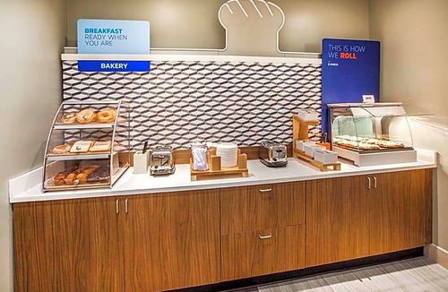 Bedford Hotel | 2-Star Hotel ∙ Holiday Inn Express Hotel & Suites Bedford, an IHG Hotel