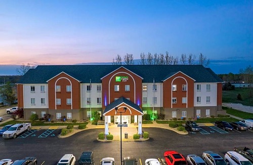 Bedford Hotel | 2-Star Hotel ∙ Holiday Inn Express Hotel & Suites Bedford, an IHG Hotel