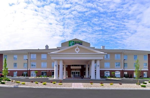 Ironton Hotel | 2-Star Hotel ∙ Holiday Inn Express & Suites Ironton, an IHG Hotel