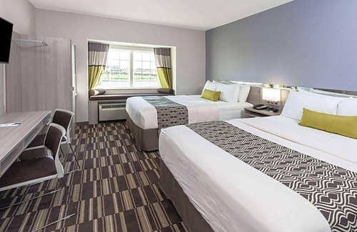 West Fargo Hotel | 2-Star Hotel ∙ Microtel Inn & Suites by Wyndham West Fargo Near Medical Center