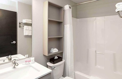 West Fargo Hotel | 2-Star Hotel ∙ Microtel Inn & Suites by Wyndham West Fargo Near Medical Center